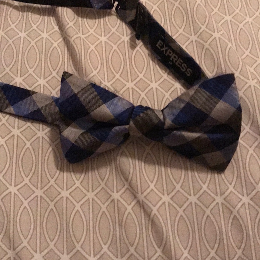 Bow tie